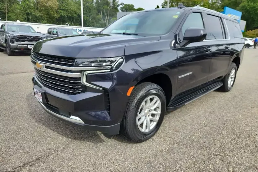 2024 Chevrolet Suburban LT photo 1