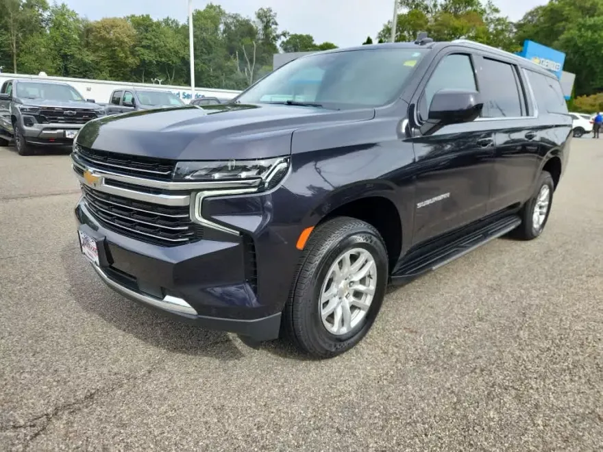 2024 Chevrolet Suburban LT photo 1