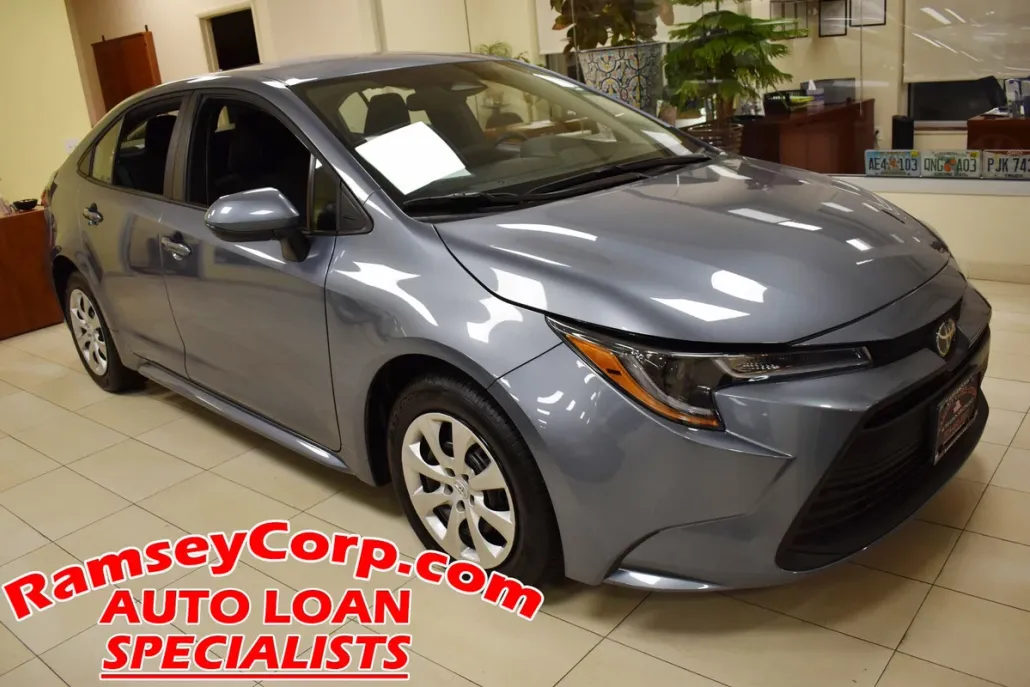 2025 Toyota Corolla LE photo 1