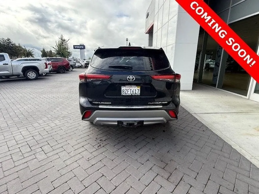 2022 Toyota Highlander Platinum photo 1