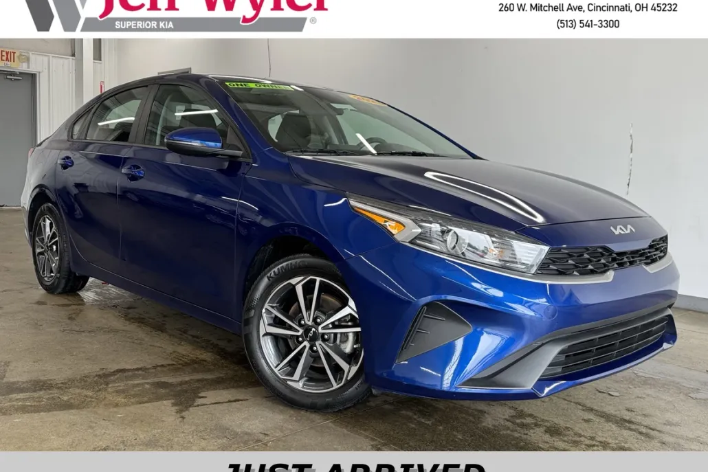 2023 Kia Forte LXS photo 1