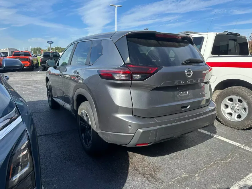 2024 Nissan Rogue SV photo 1