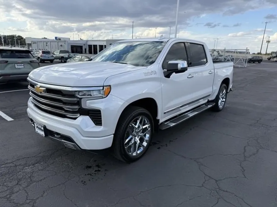 2024 Chevrolet Silverado 1500 High Country photo 1