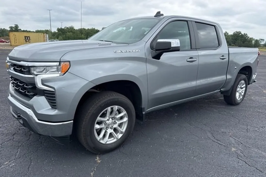 2024 Chevrolet Silverado 1500 LT photo 1