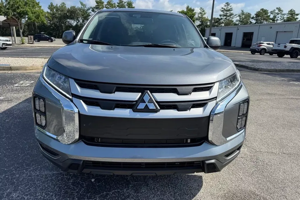 2025 Mitsubishi Outlander Sport ES photo 1