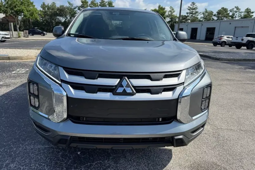 2025 Mitsubishi Outlander Sport ES photo 1