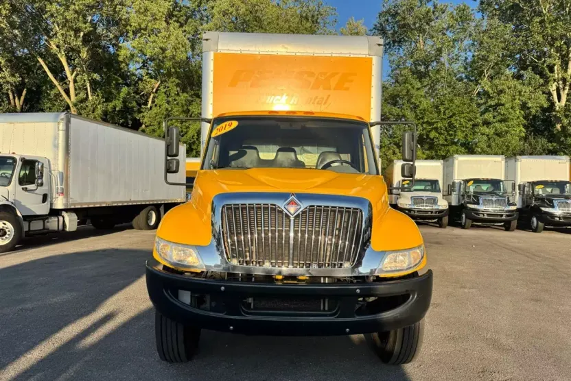2019 International 4300 DuraStar 4300 photo 1