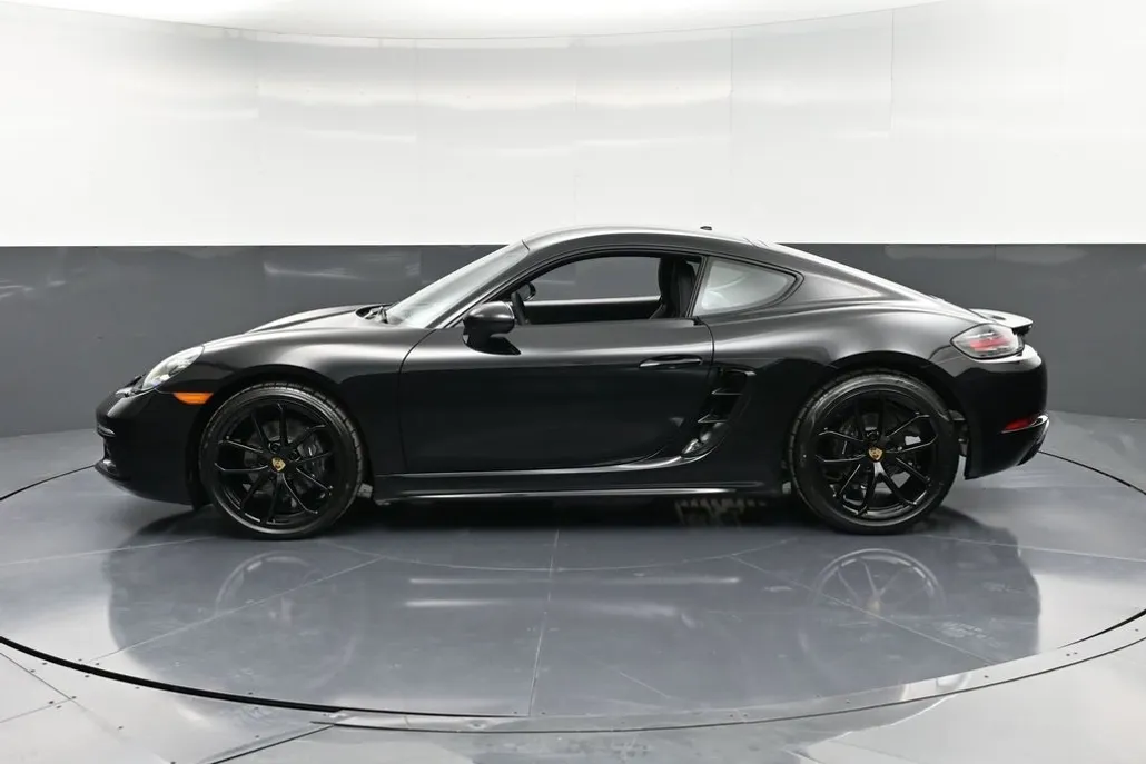 2025 Porsche Cayman photo 1