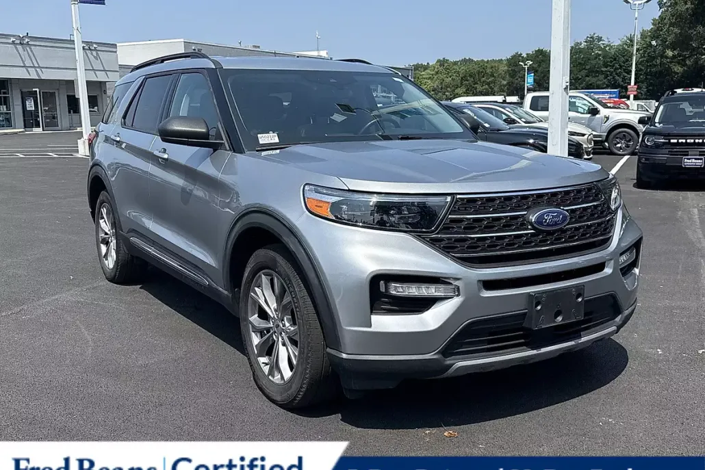 2022 Ford Explorer XLT photo 1