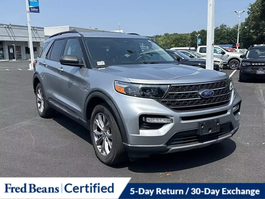 2022 Ford Explorer XLT photo 1