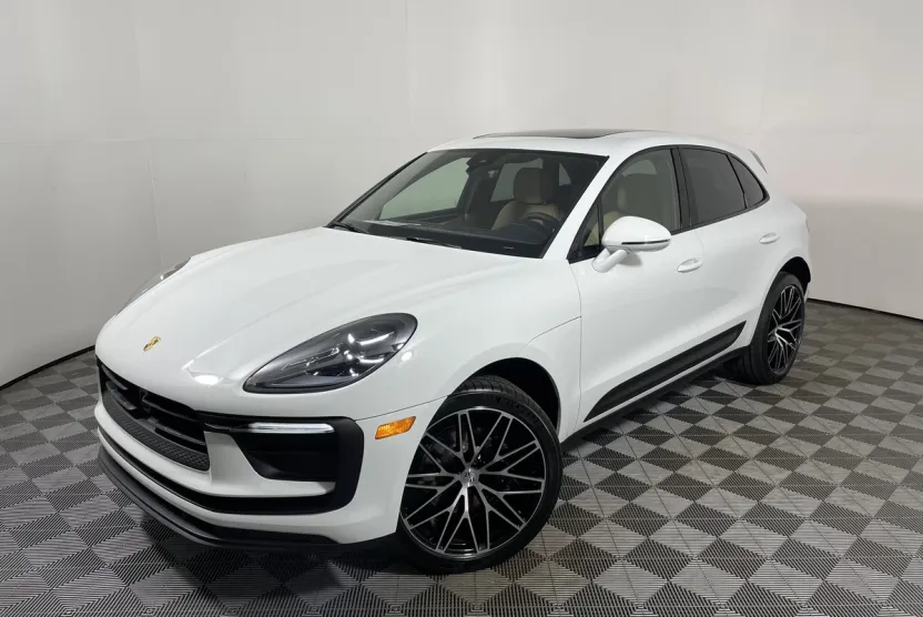 2026 Porsche Macan T photo 1