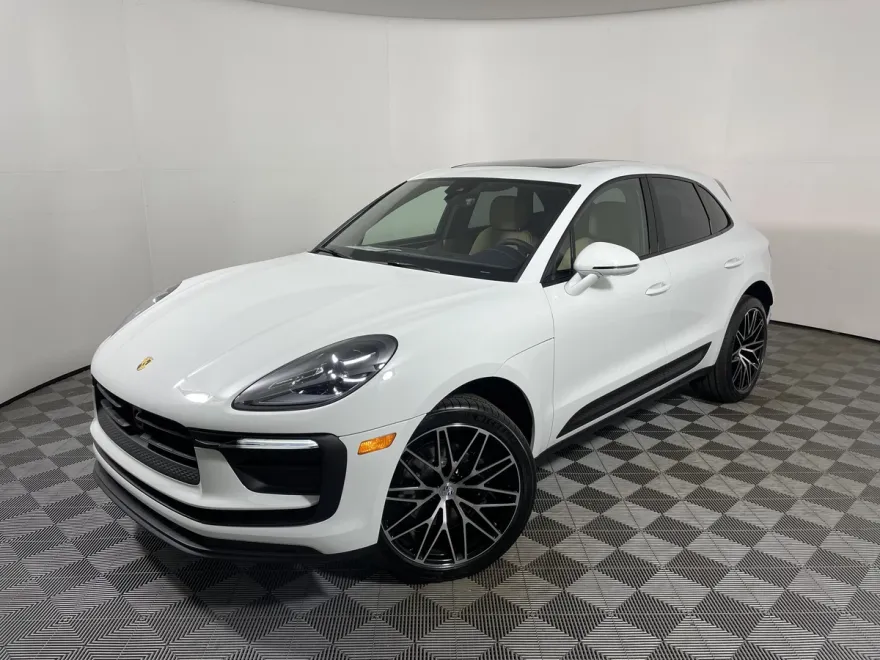 2026 Porsche Macan T photo 1