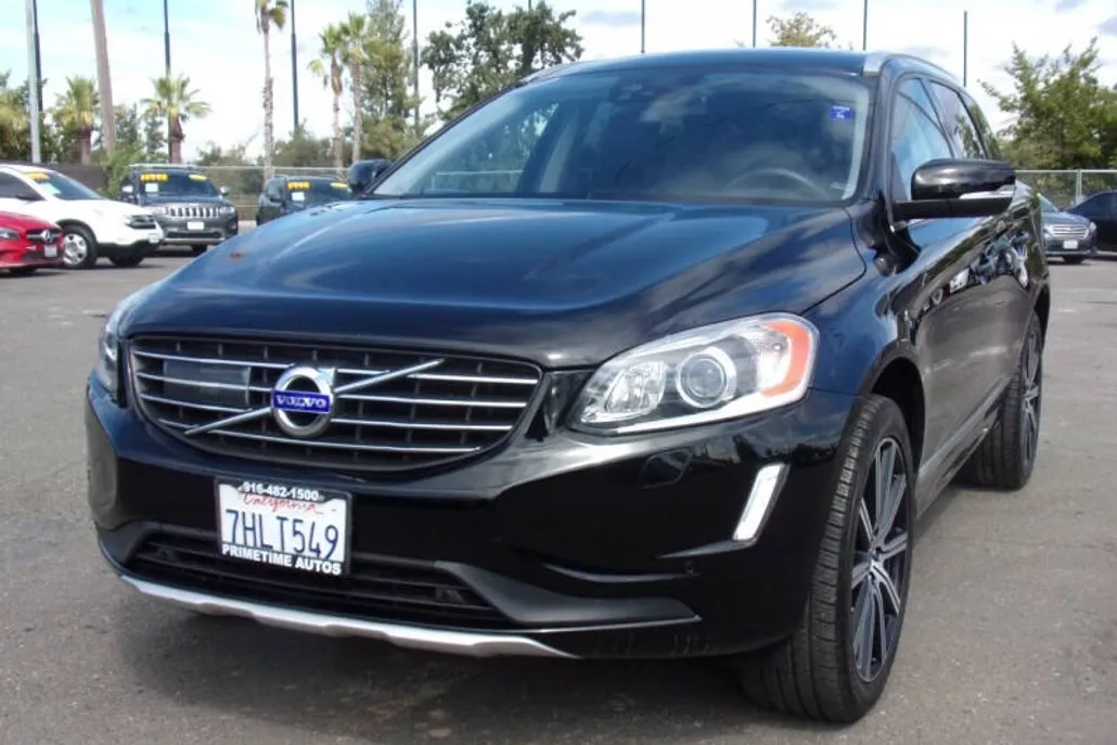 2015 Volvo XC60 T5 Drive-E Platinum photo 1