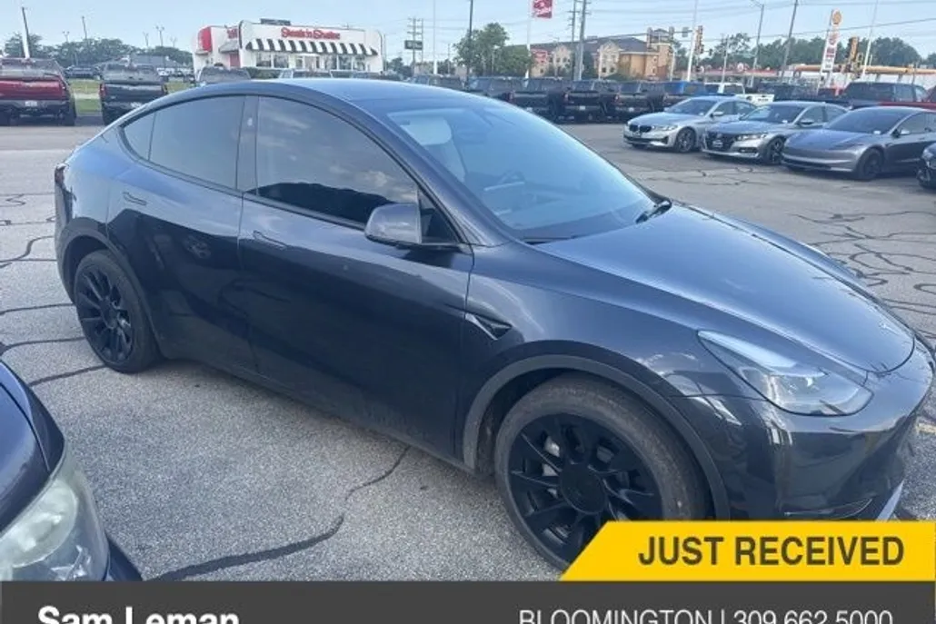 2024 Tesla Model Y Long Range photo 1