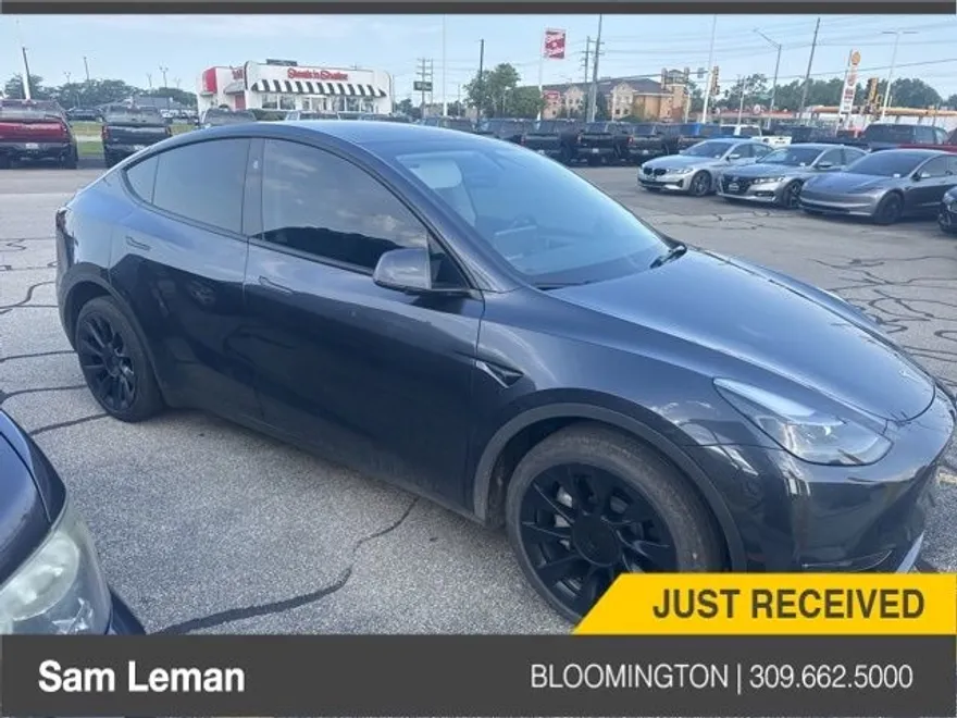 2024 Tesla Model Y Long Range photo 1