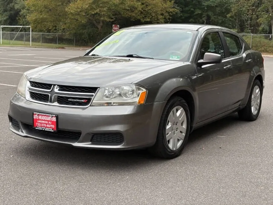 2013 Dodge Avenger SE photo 1