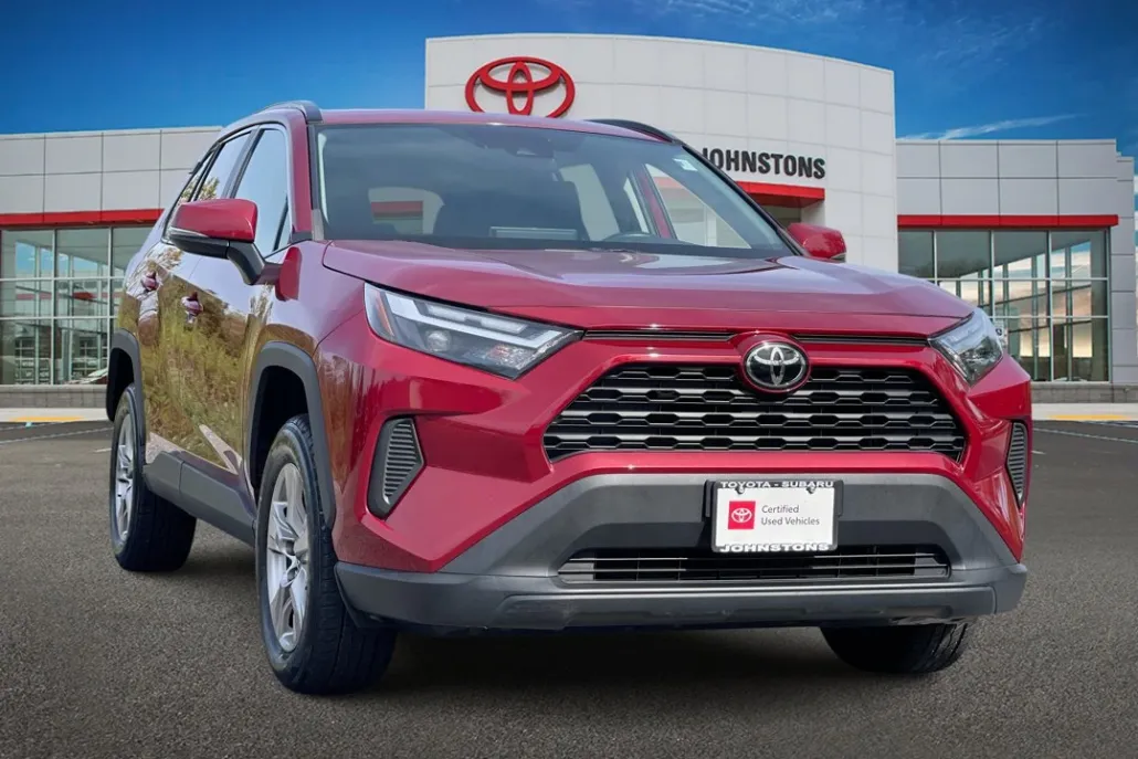 2022 Toyota RAV4 XLE photo 1