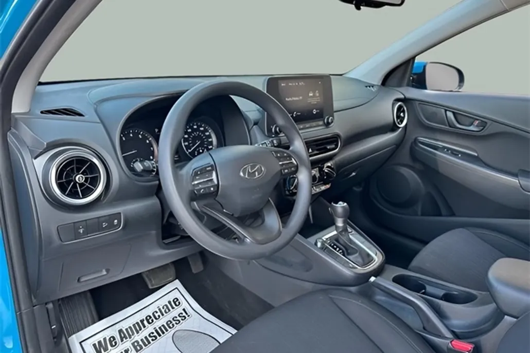 2022 Hyundai Kona SEL photo 1