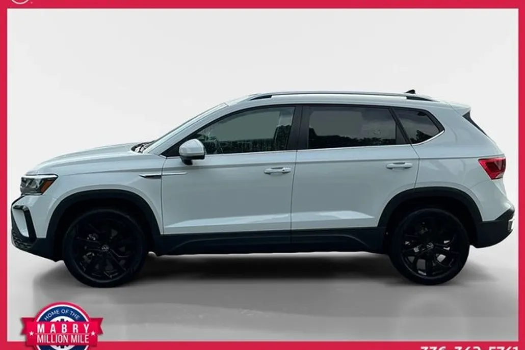 2024 Volkswagen Taos SE photo 1
