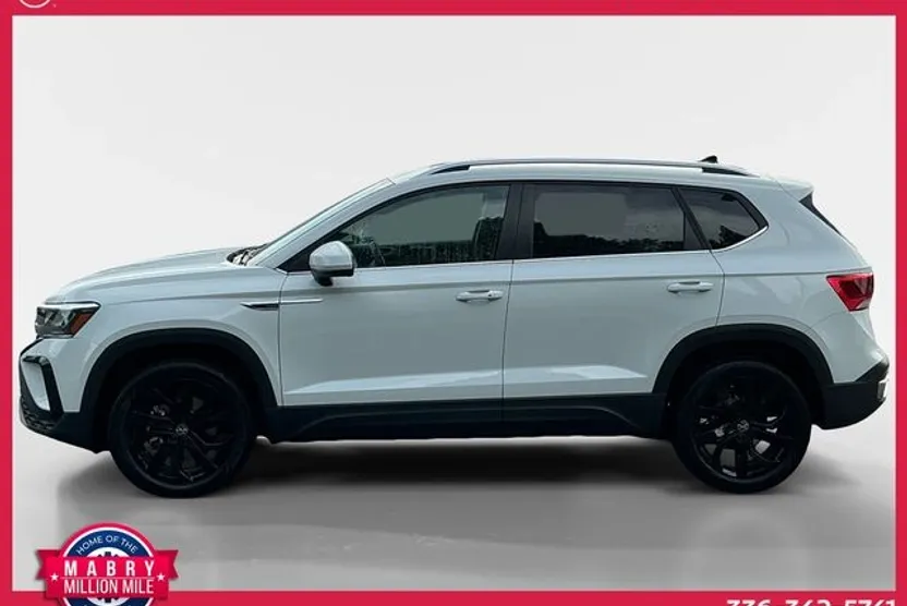 2024 Volkswagen Taos SE photo 1