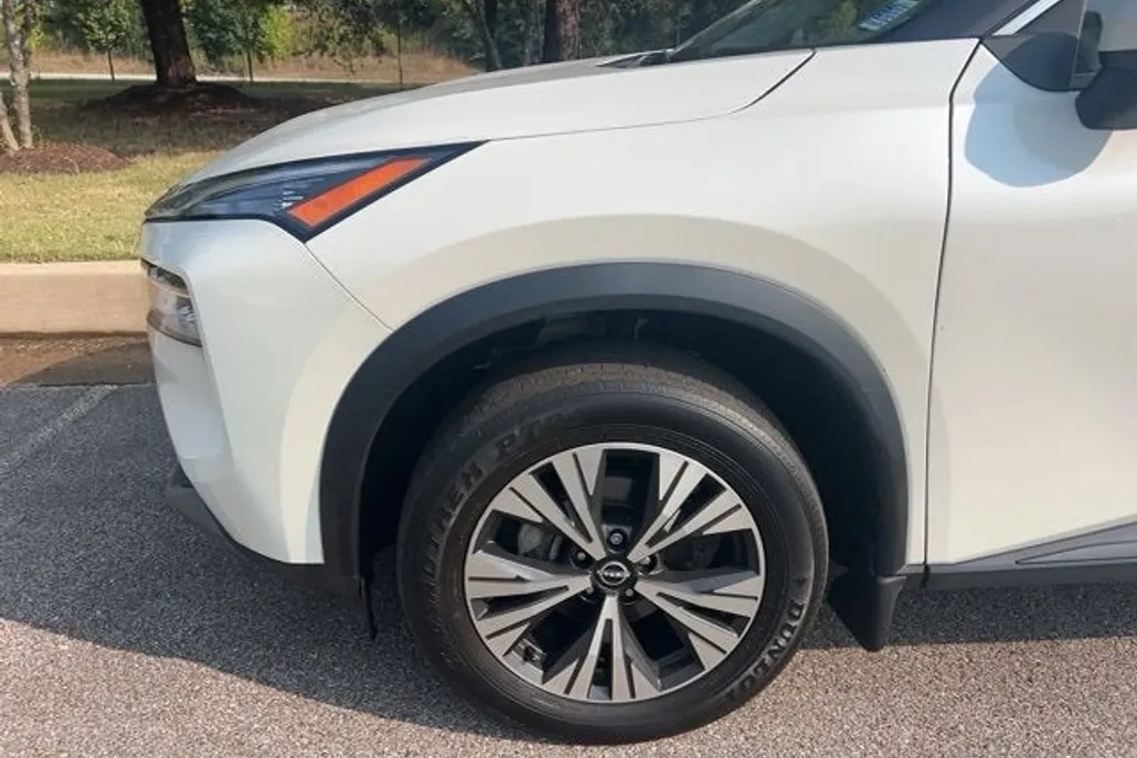 2023 Nissan Rogue SV photo 1