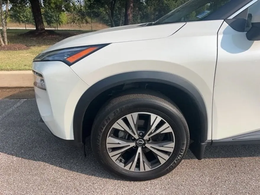 2023 Nissan Rogue SV photo 1