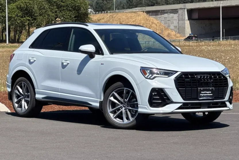 2025 Audi Q3 45 TFSI S line Premium photo 1