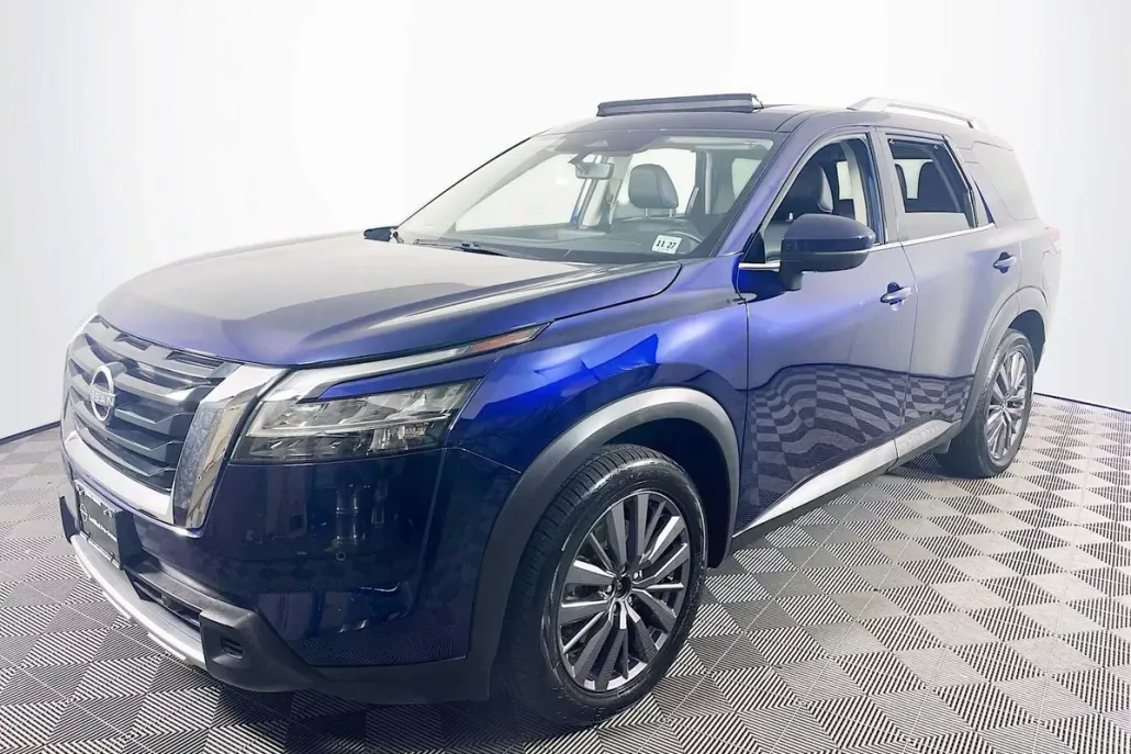 2023 Nissan Pathfinder SL photo 1