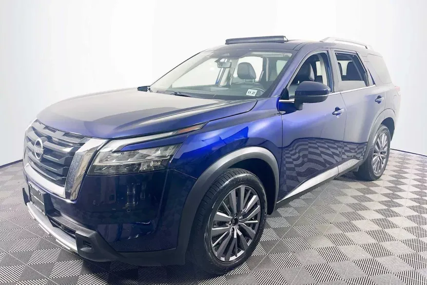 2023 Nissan Pathfinder SL photo 1