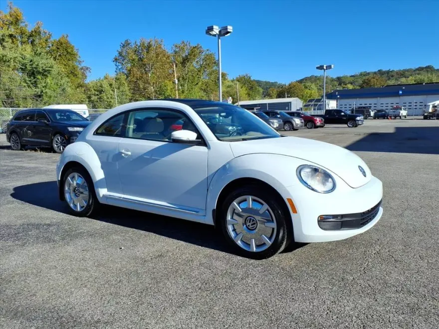 2016 Volkswagen Beetle 1.8T SEL photo 1