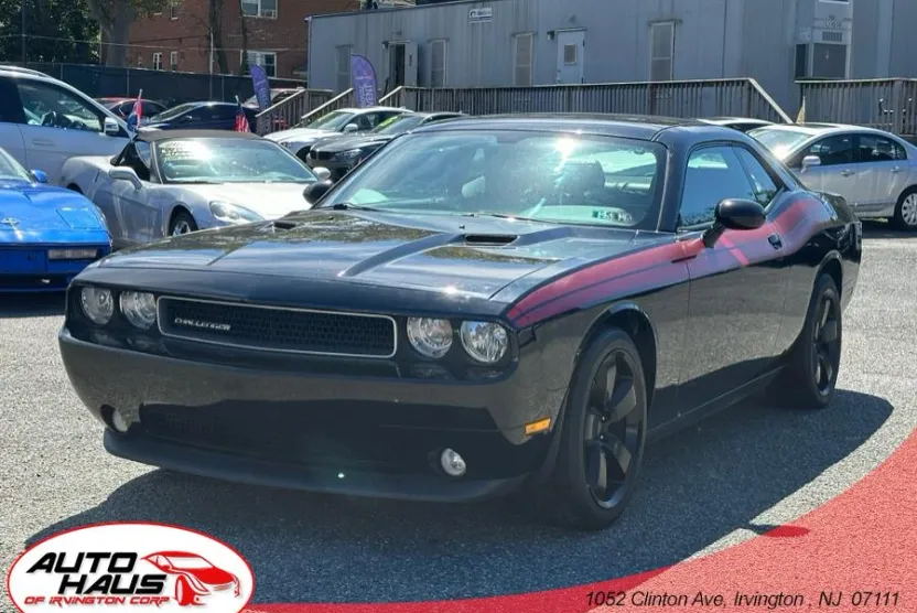 2014 Dodge Challenger SXT photo 1
