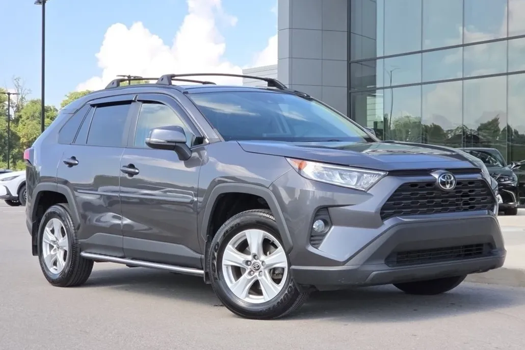 2021 Toyota RAV4 XLE photo 1