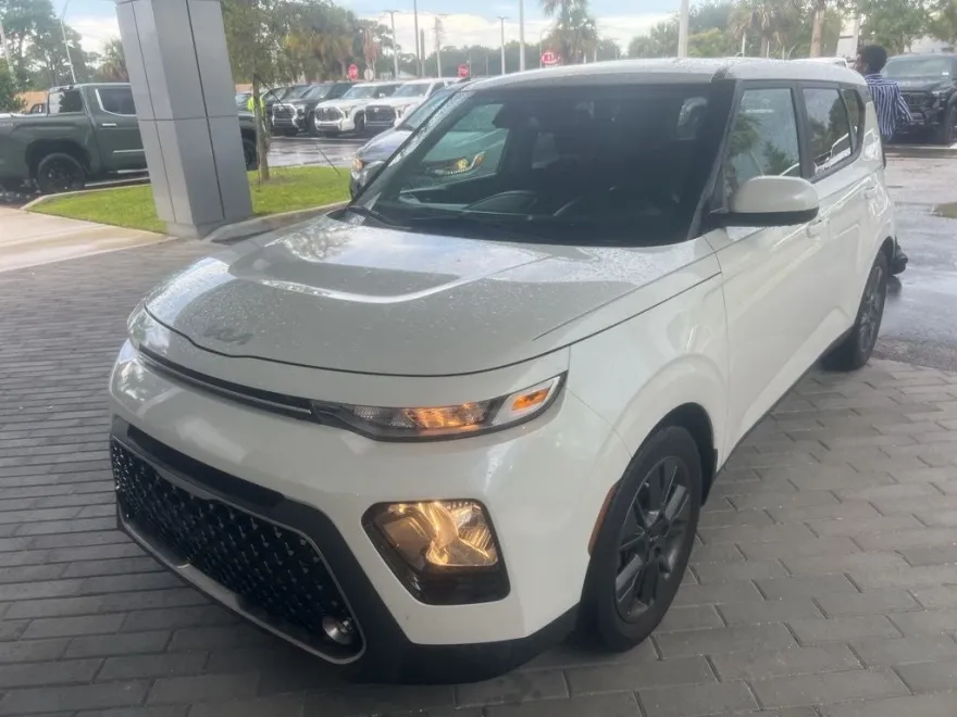 2022 Kia Soul EX photo 1