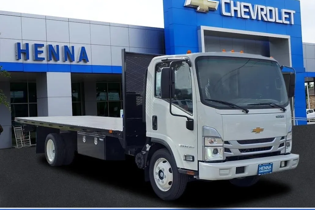 2025 Chevrolet Silverado photo 1