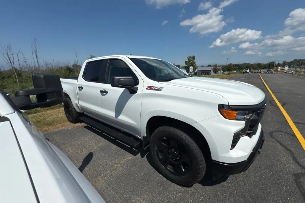 2023 Chevrolet Silverado 1500 photo 1