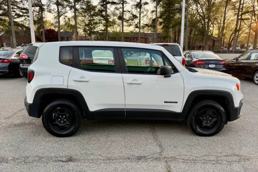 2017 Jeep Renegade Sport photo 1