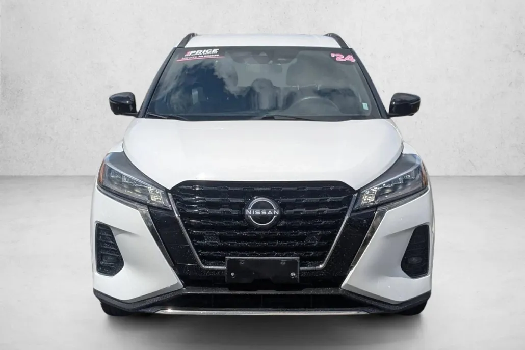 2024 Nissan Kicks SR photo 1