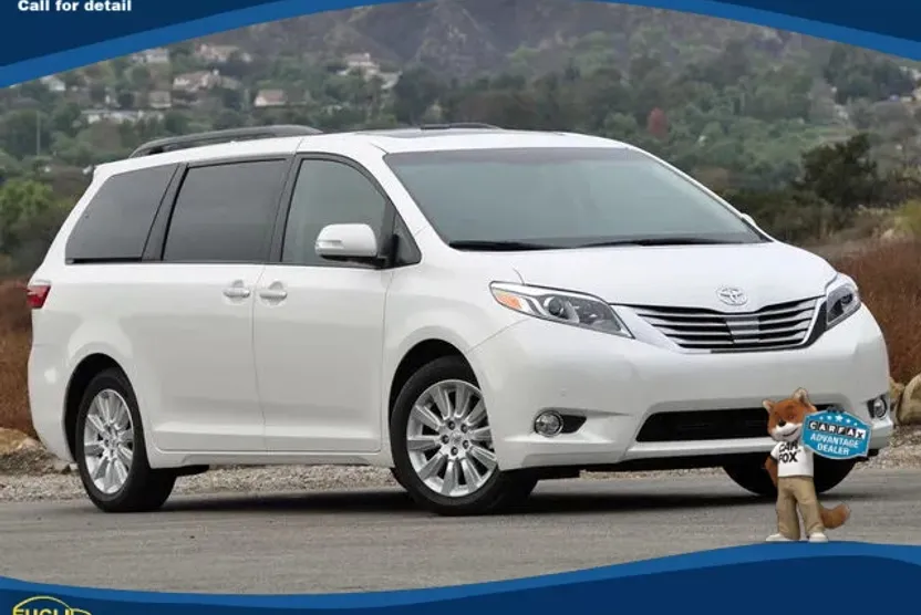 2015 Toyota Sienna LE photo 1