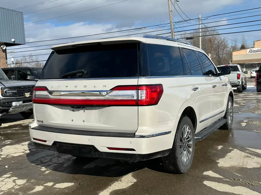 2019 Lincoln Navigator Standard photo 1