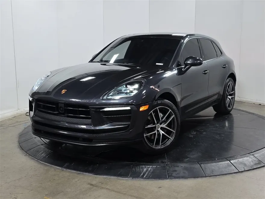 2023 Porsche Macan T photo 1