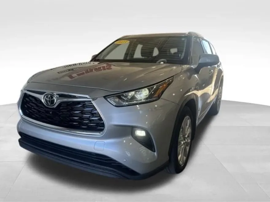 2023 Toyota Highlander L photo 1
