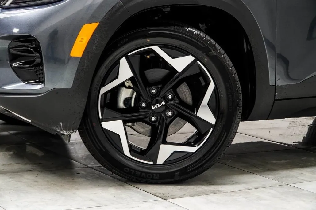 2025 Kia Seltos S photo 1