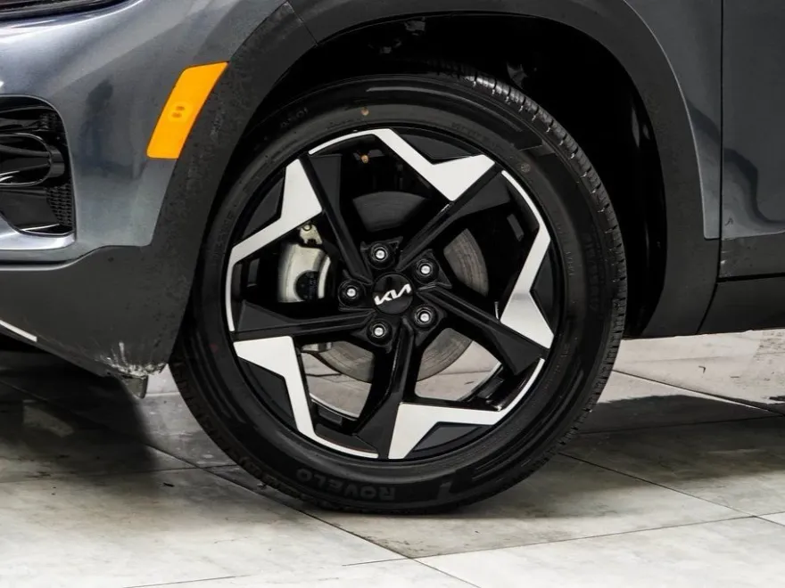 2025 Kia Seltos S photo 1