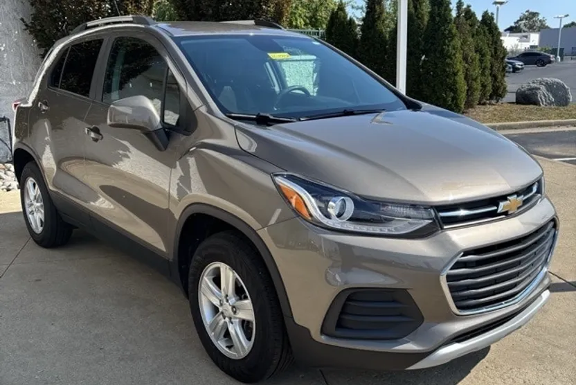 2021 Chevrolet Trax LT photo 1