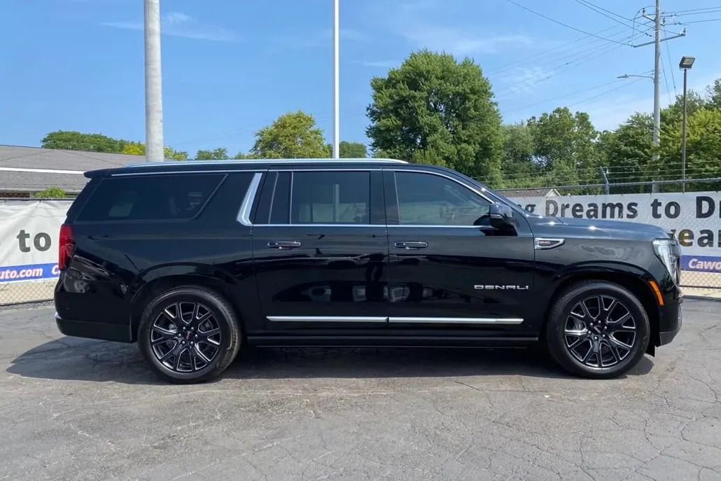 2025 Gmc Yukon XL Denali photo 1