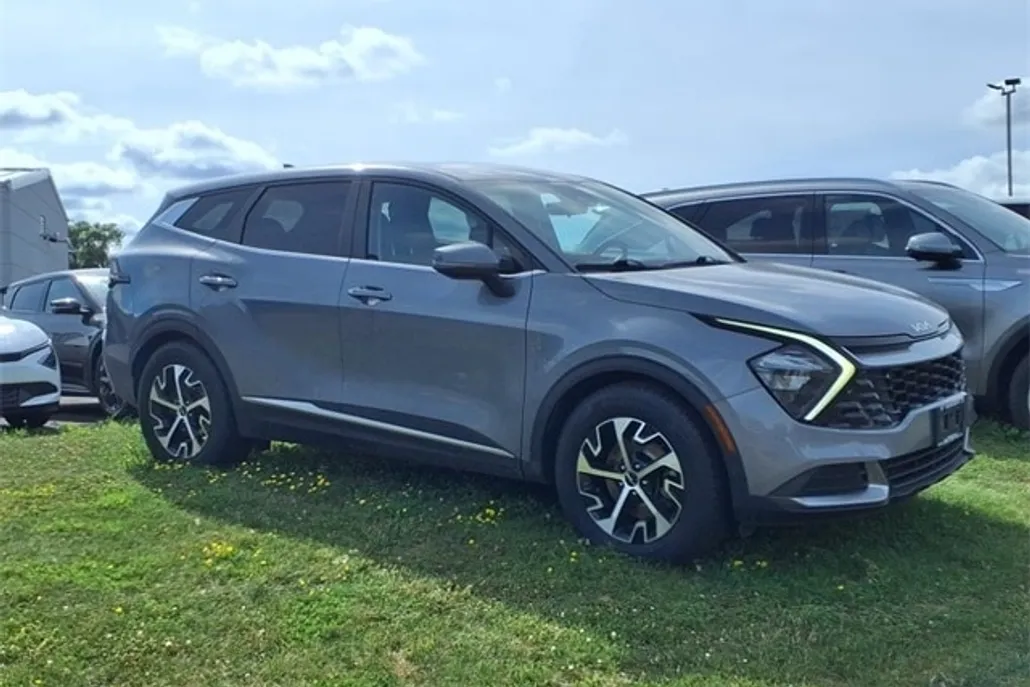 2023 Kia Sportage EX photo 1