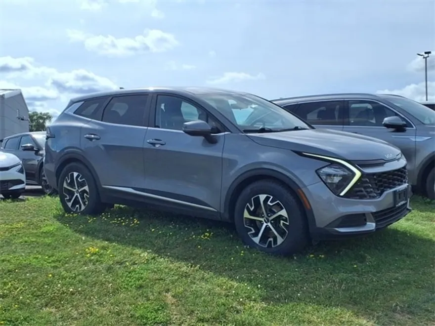 2023 Kia Sportage EX photo 1