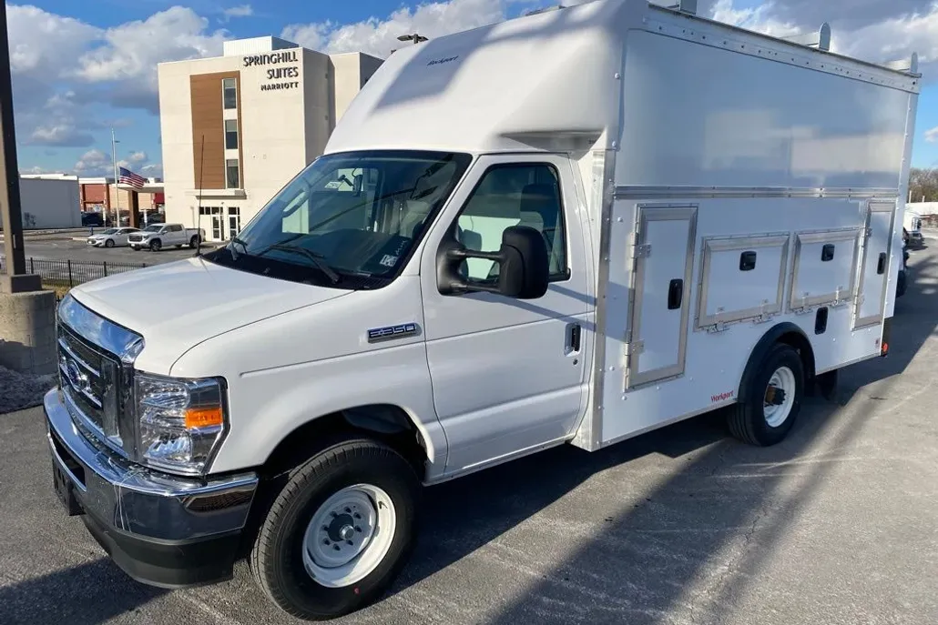 2025 Ford E-350 Base photo 1