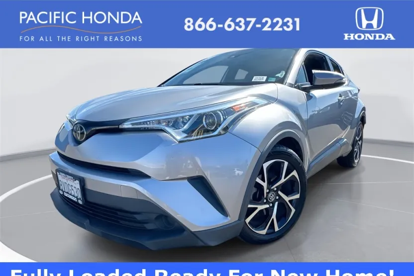 2019 Toyota C-HR XLE photo 1
