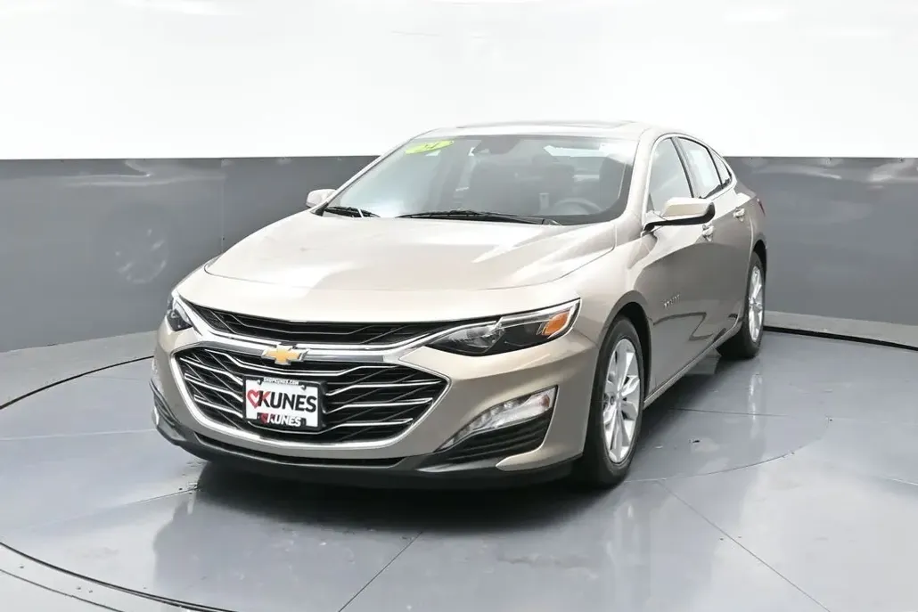 2024 Chevrolet Malibu 1LT photo 1